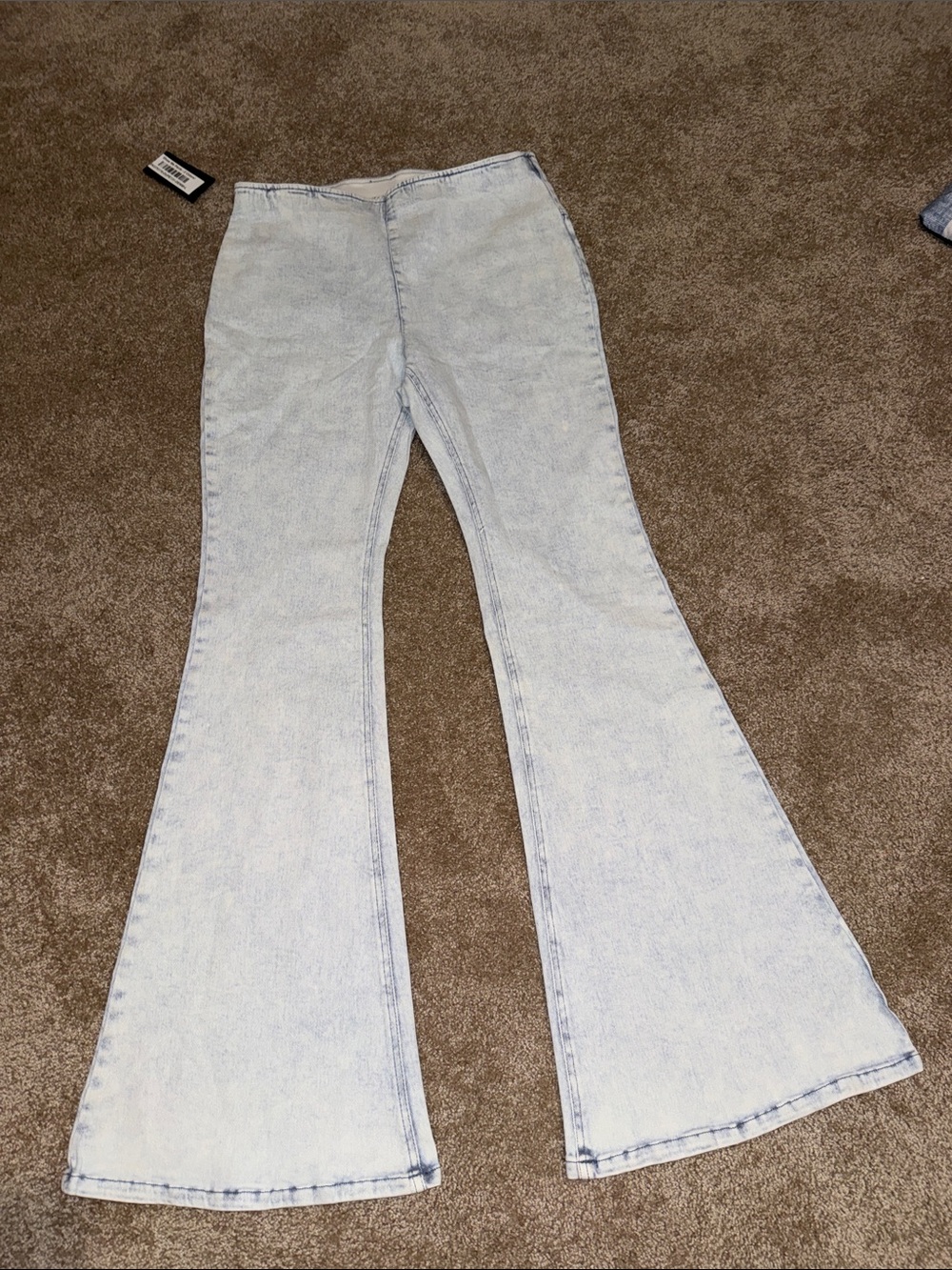 Oli & Hali Light Wash Flare Pull On Jeans - Large - NWT